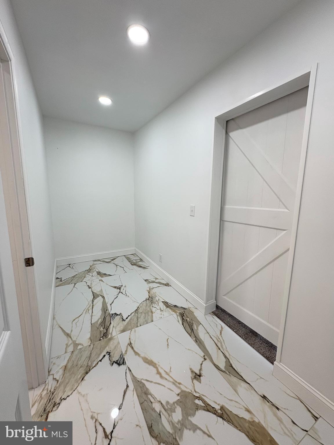 SOUTH LANCASTER - Residential