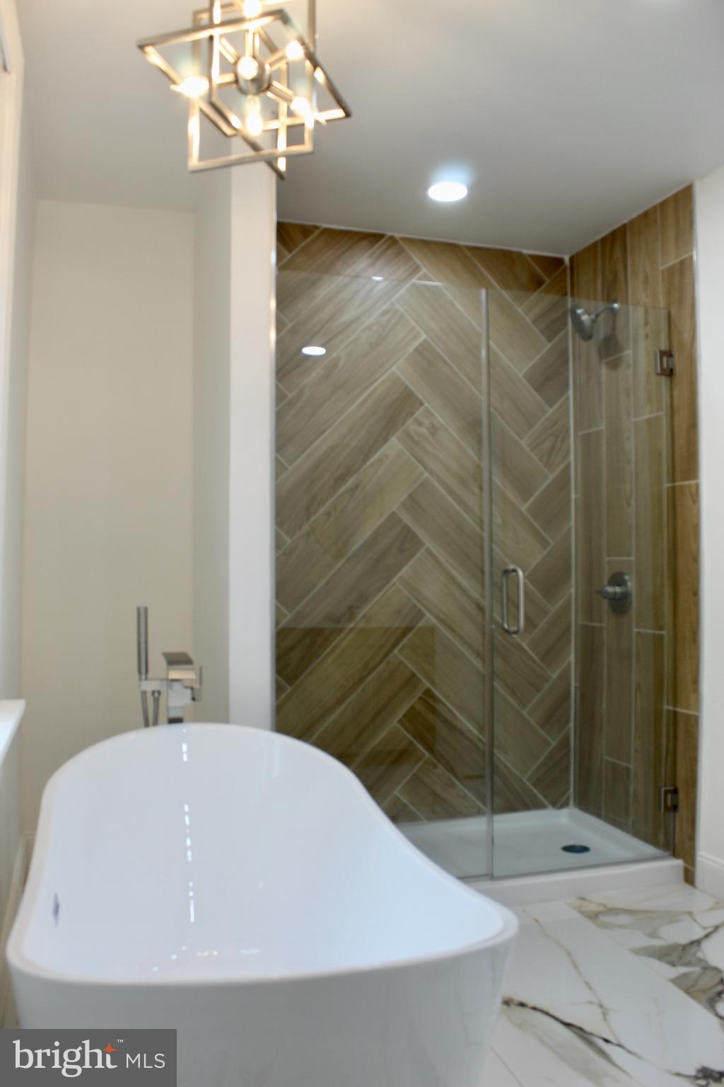 SOUTH LANCASTER - Residential