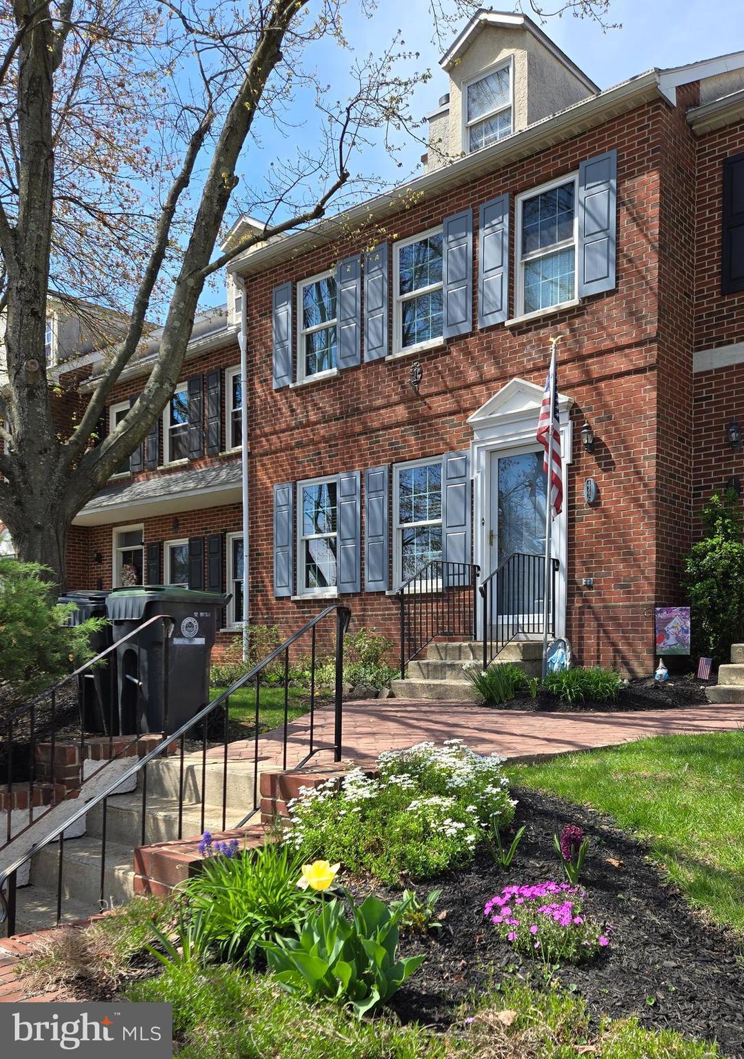 HERITAGE SQUARE - Residential