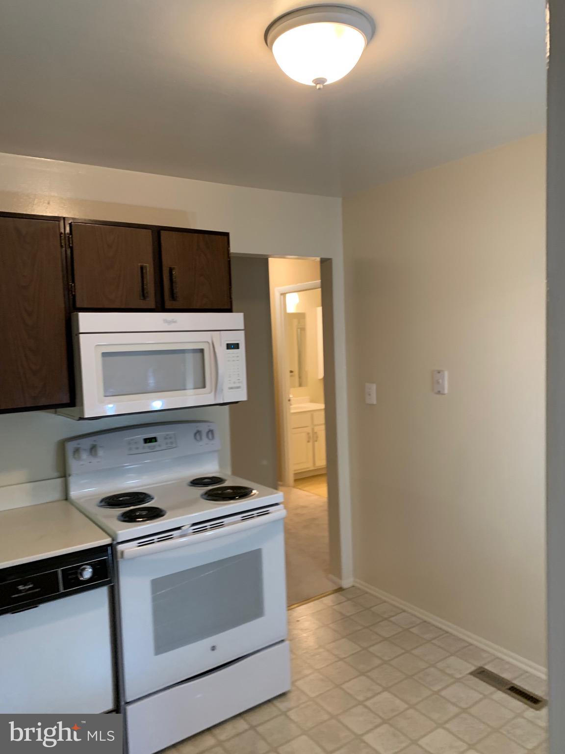 HICKORY HILLS CONDOMINIUMS - Residential Lease