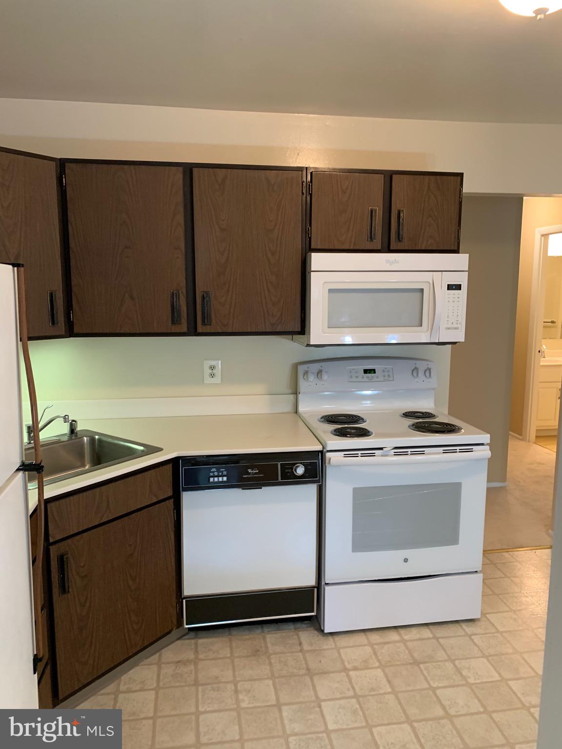 HICKORY HILLS CONDOMINIUMS - Residential Lease
