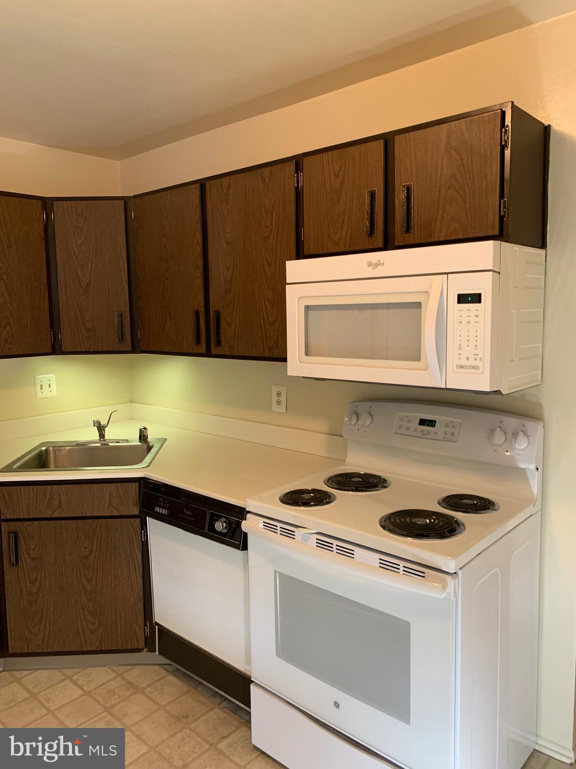 HICKORY HILLS CONDOMINIUMS - Residential Lease