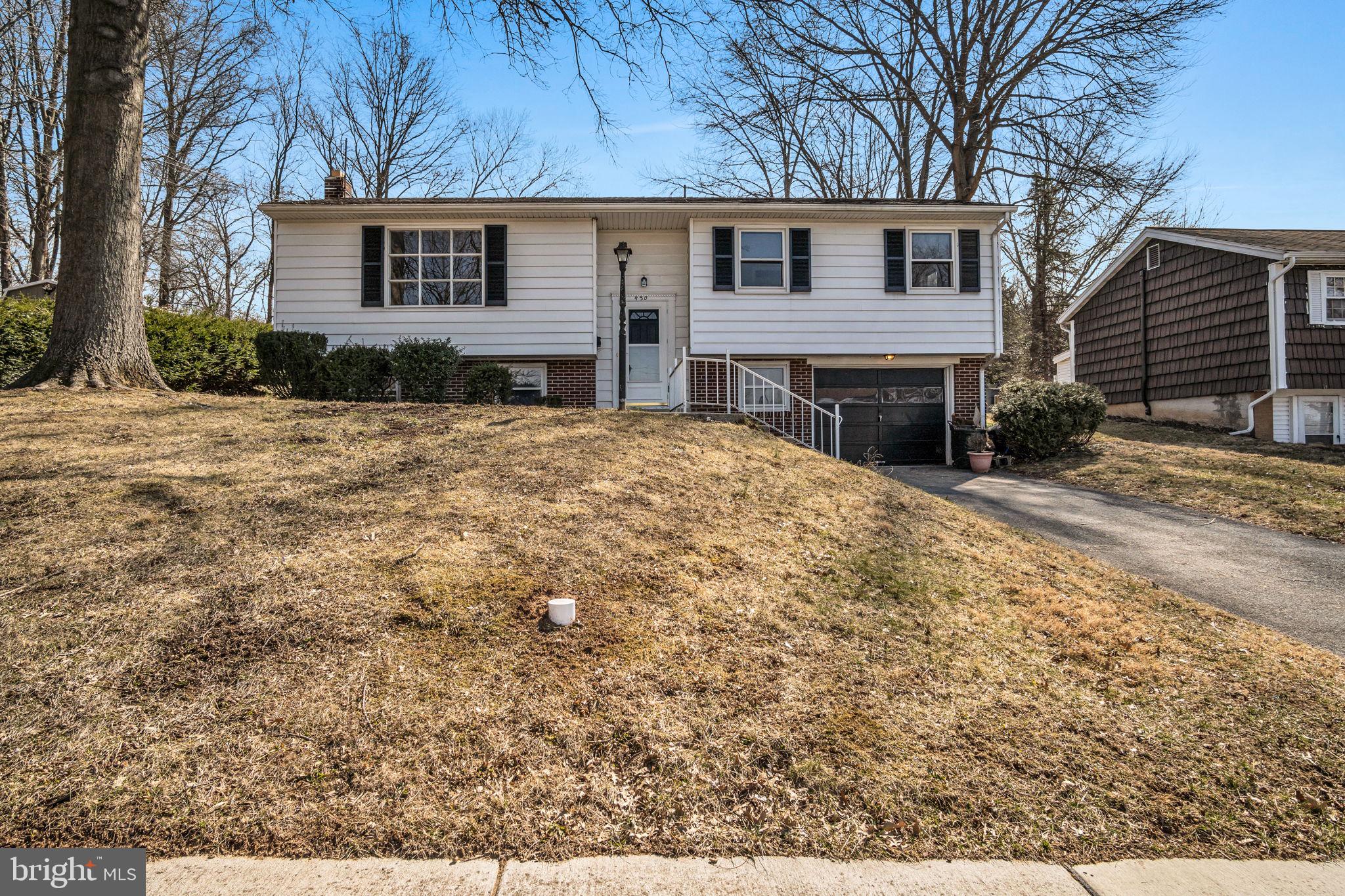 Welcome to the heart of Elizabethtown! Close to downtown and close to the college yet a feeling of privacy and seclusion at the end of a cult-de sac. This bi level home sits  on nearly a half acre and offers 3 bedrooms, 1.5 baths and a single car garage. Hardwood floors throughout the main level, a finished family room in the basement and a half bath downstairs. Schedule your showing and make this conveniently located home yours today!