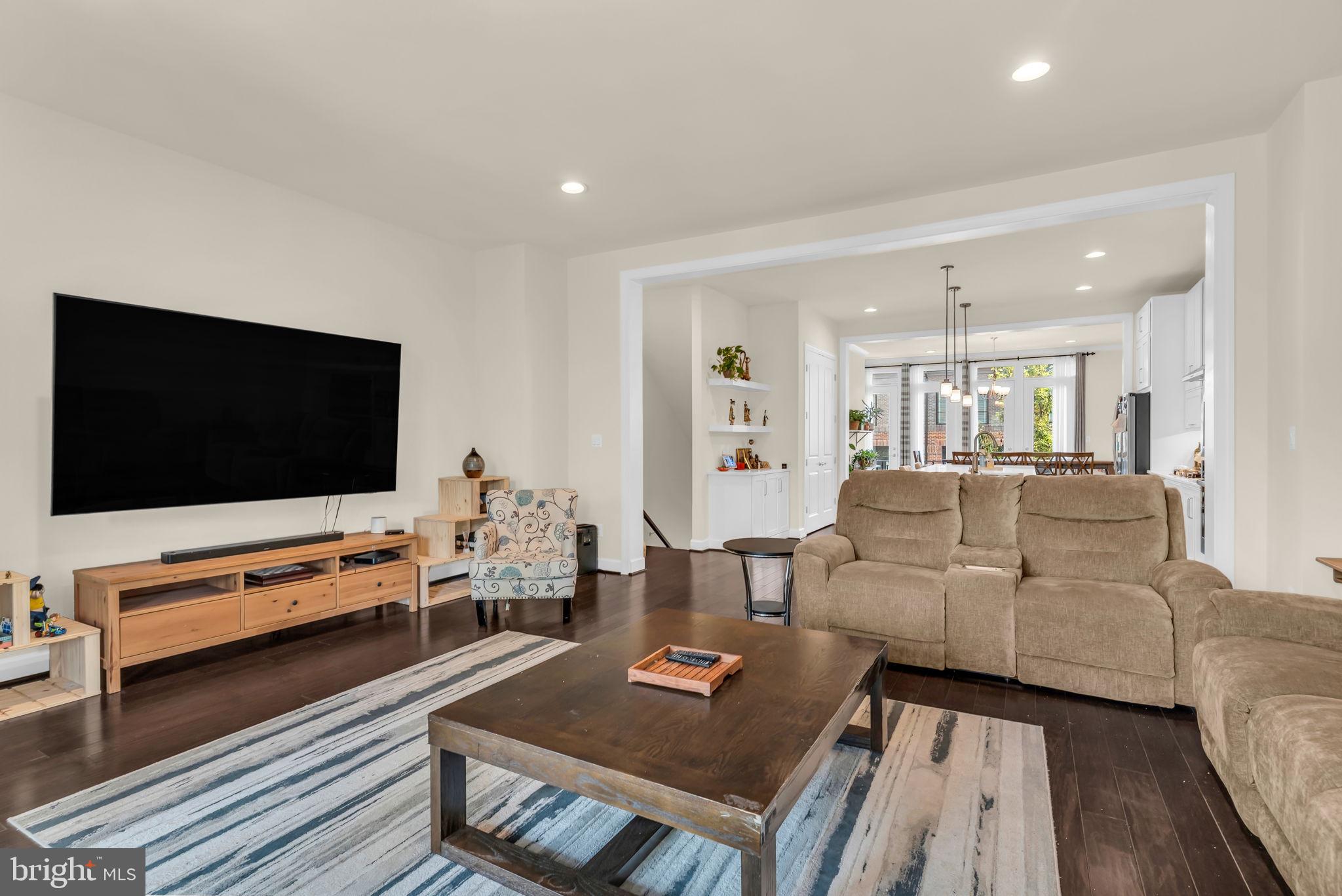 BRAMBLETON TOWN CENTER - Residential