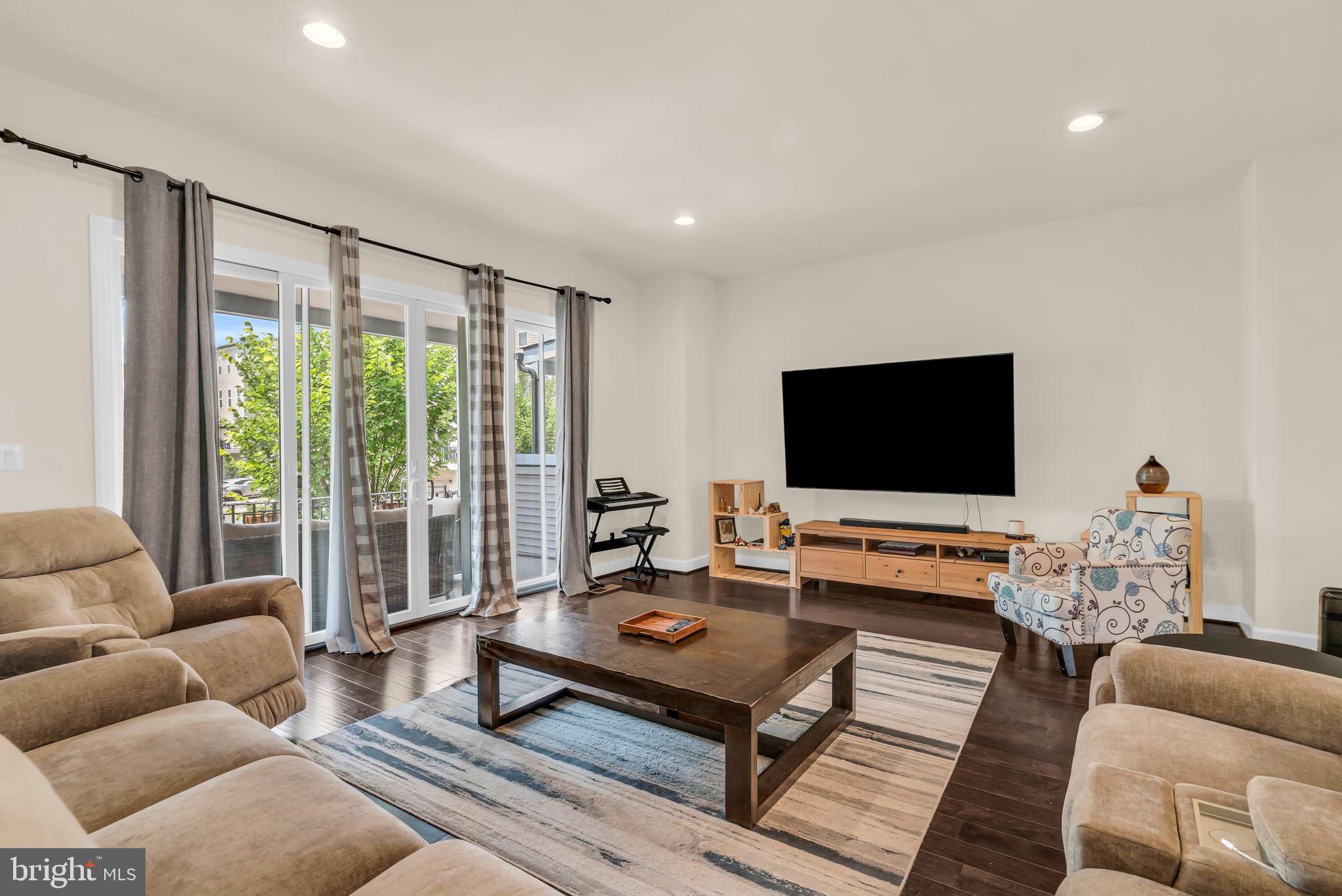 BRAMBLETON TOWN CENTER - Residential