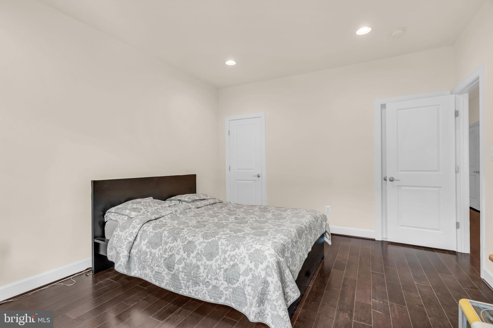 BRAMBLETON TOWN CENTER - Residential
