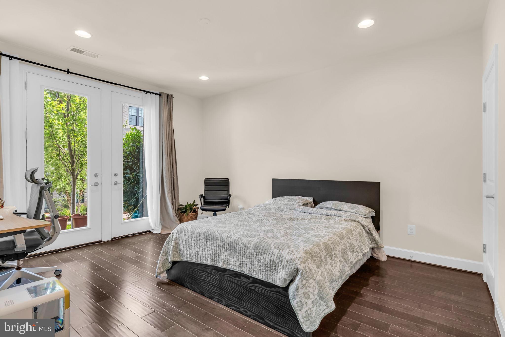 BRAMBLETON TOWN CENTER - Residential