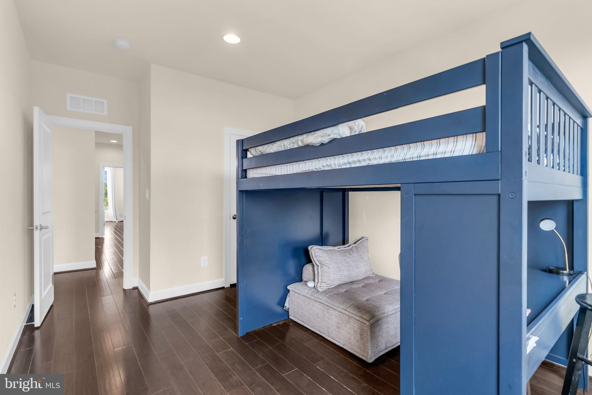 BRAMBLETON TOWN CENTER - Residential