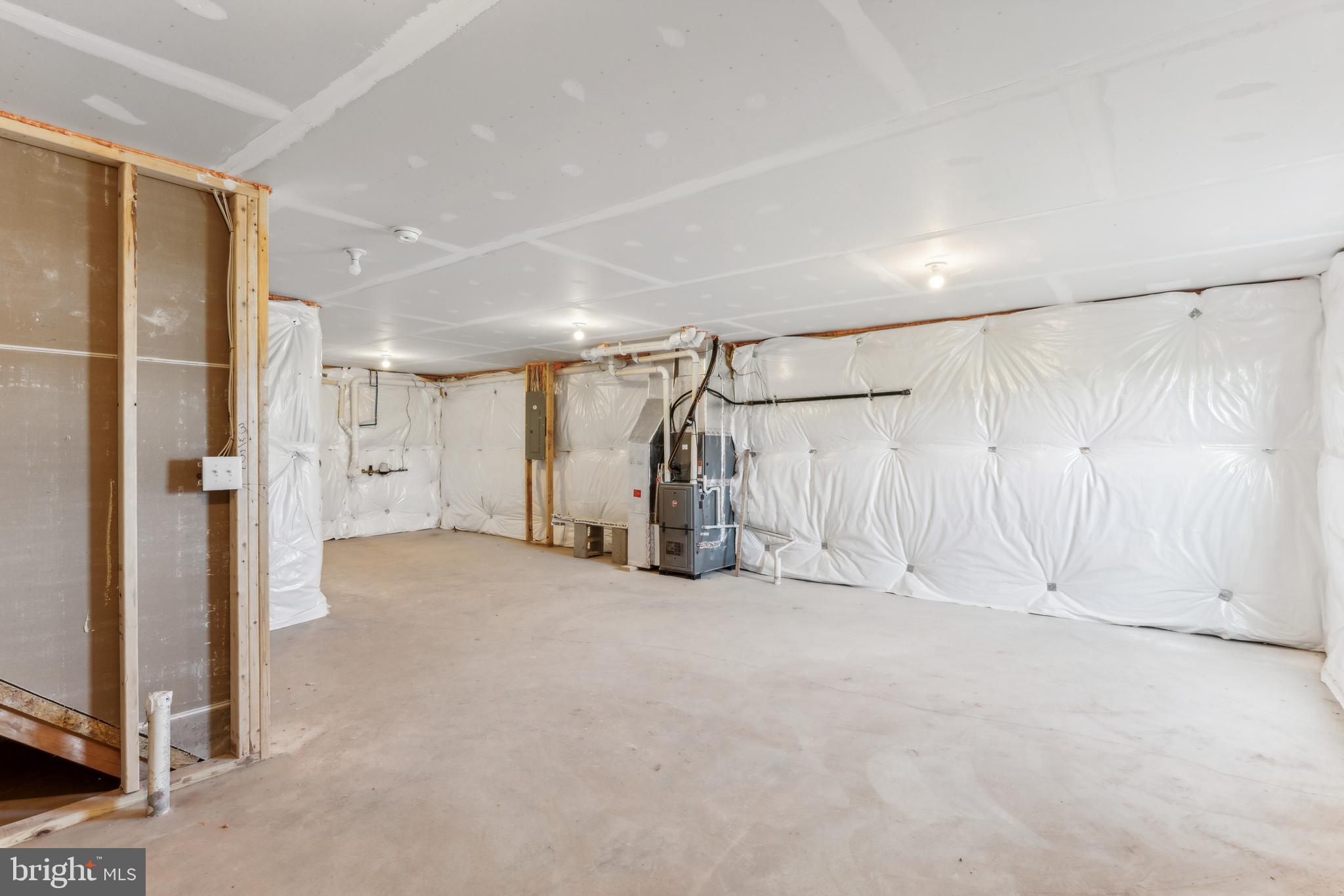 KINGS COURT AT BROWNSTONE - Residential