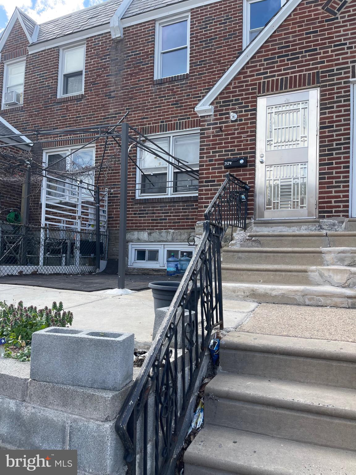 CASTOR GARDENS - Residential Lease