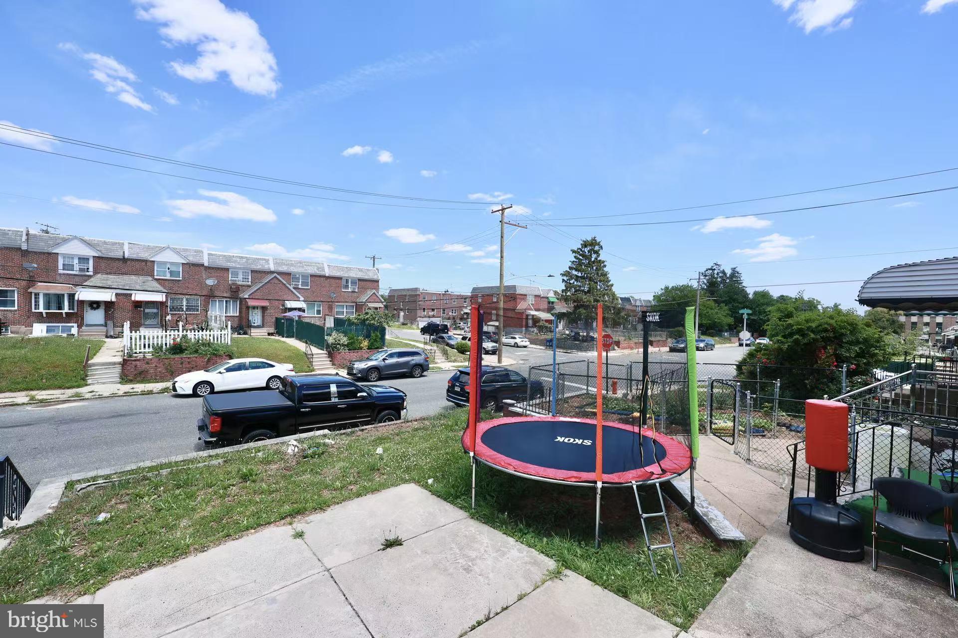 OXFORD CIRCLE - Residential