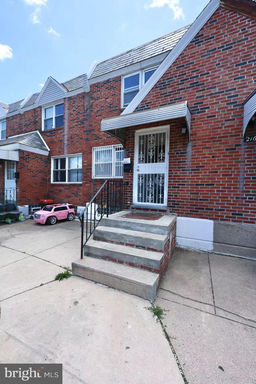 OXFORD CIRCLE - Residential