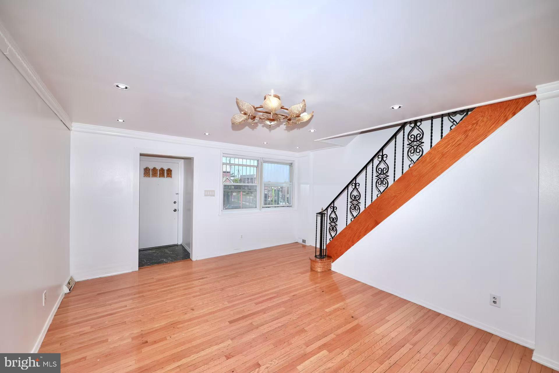 OXFORD CIRCLE - Residential
