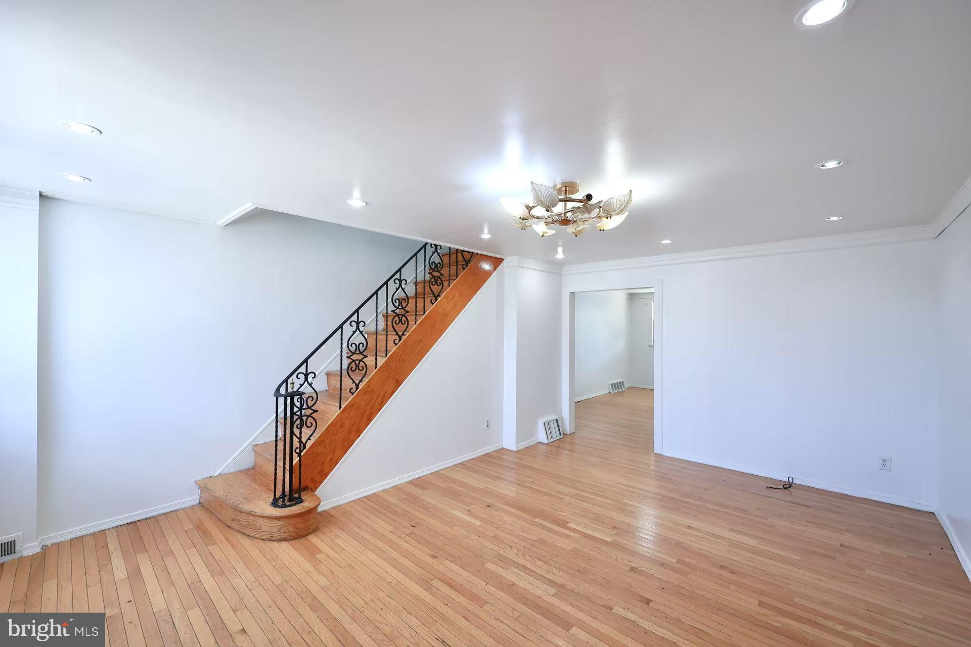 OXFORD CIRCLE - Residential