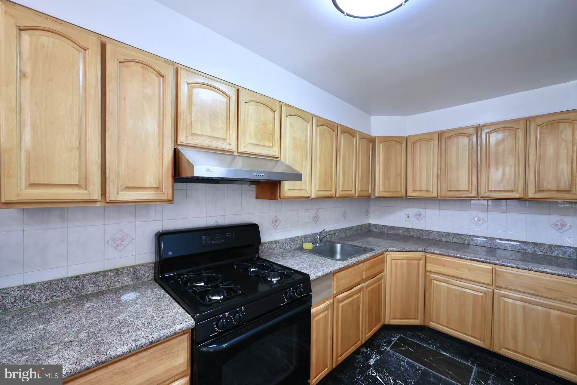 OXFORD CIRCLE - Residential