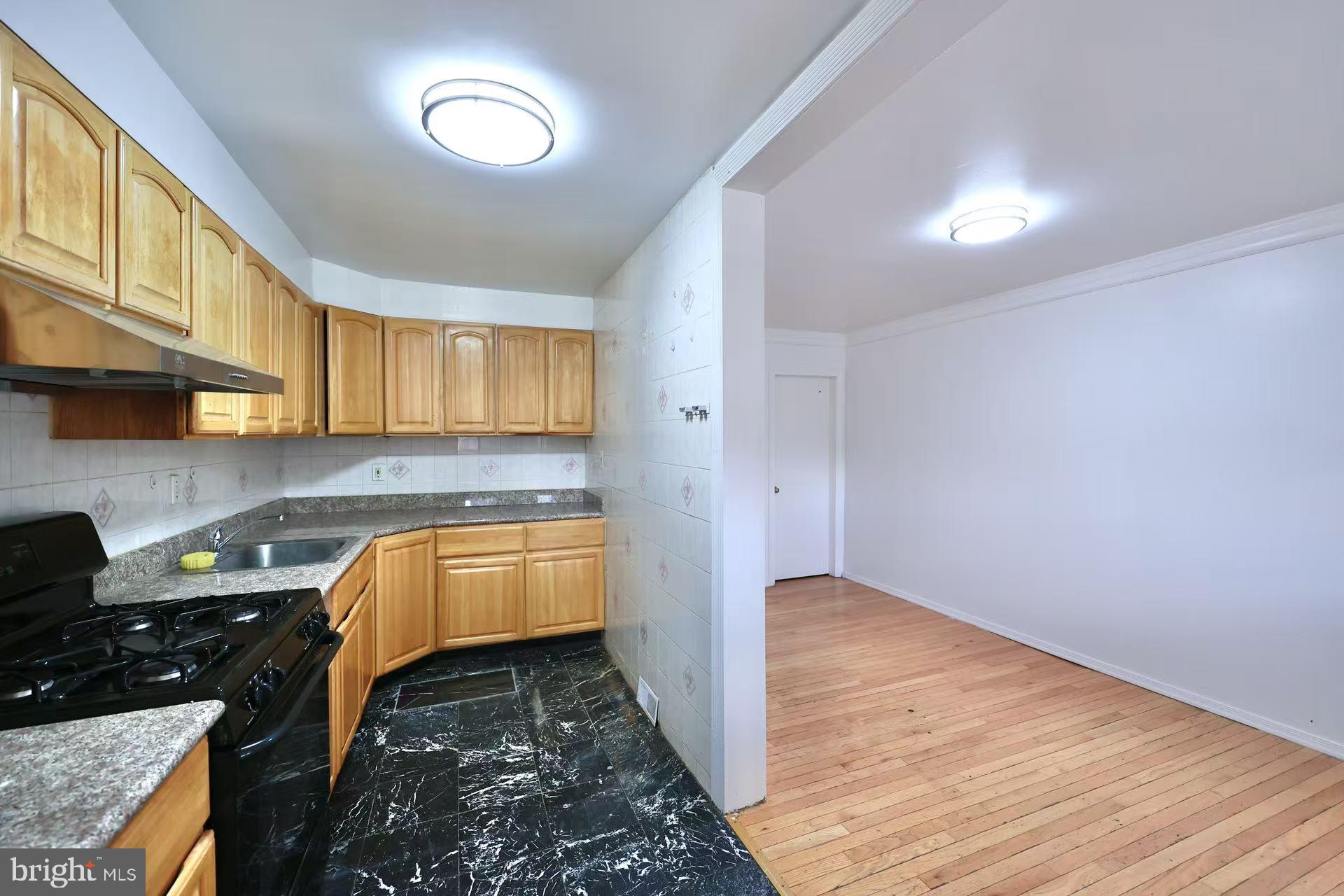 OXFORD CIRCLE - Residential