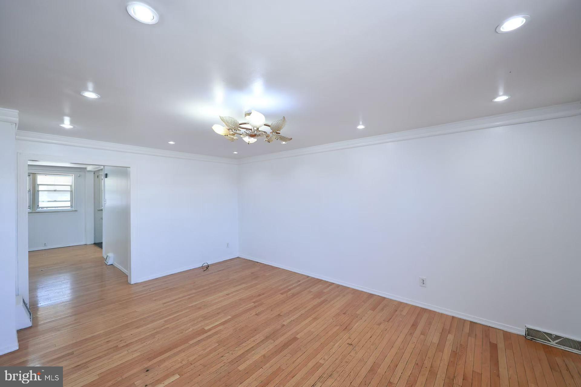 OXFORD CIRCLE - Residential
