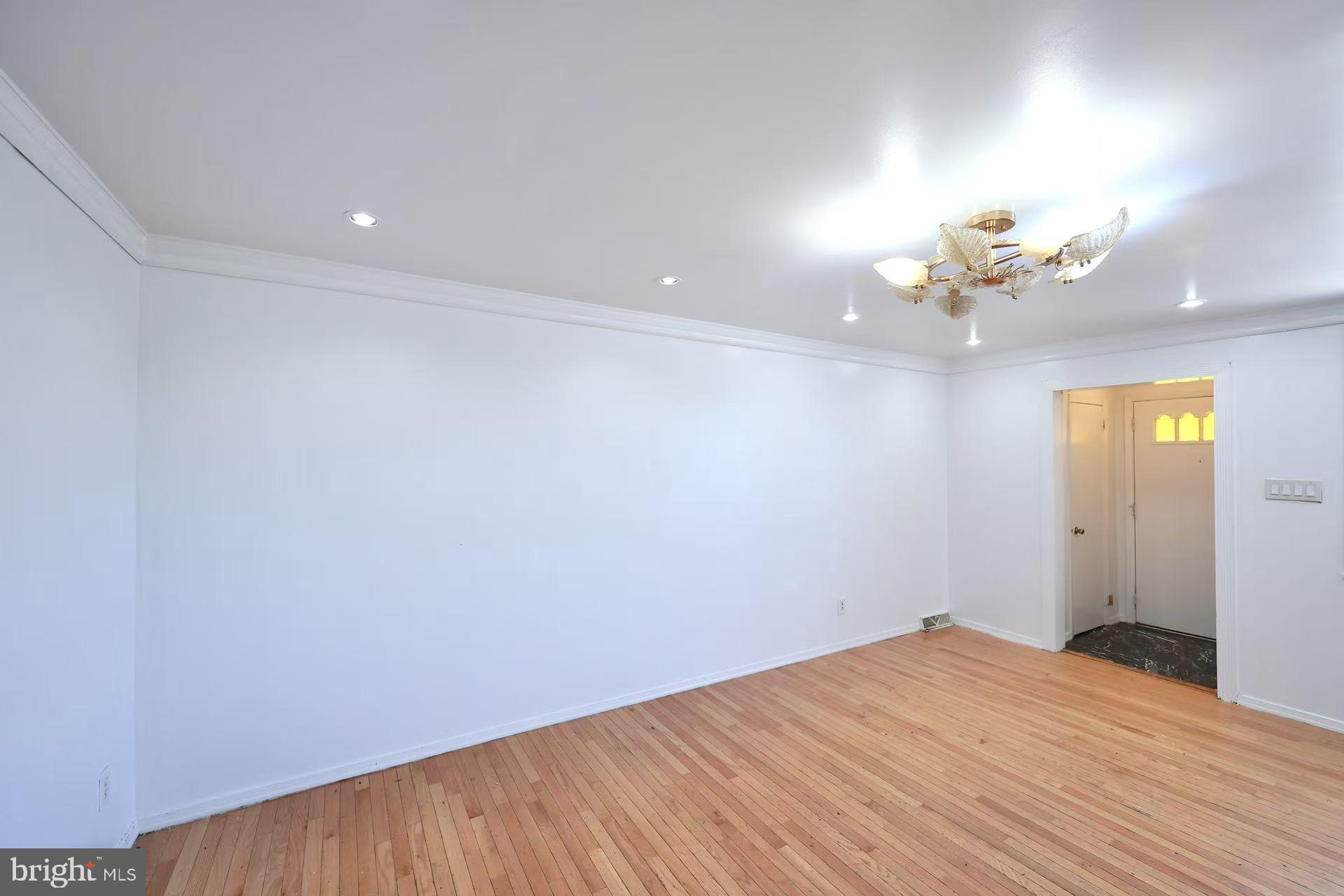 OXFORD CIRCLE - Residential