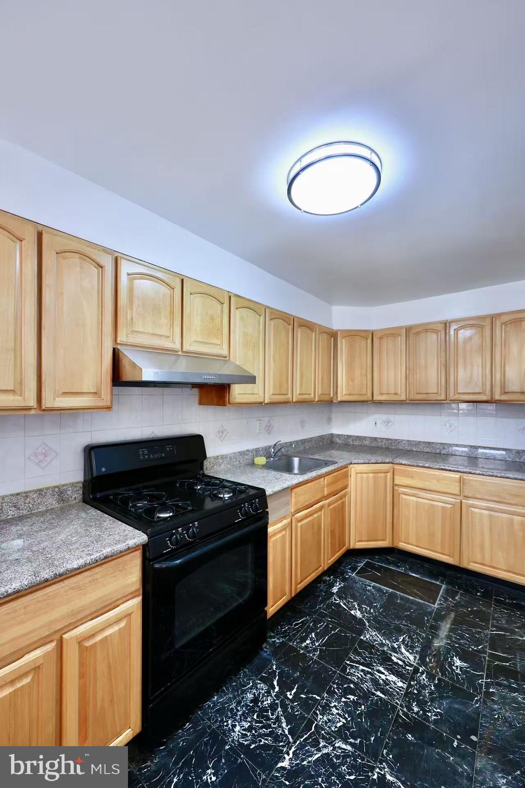 OXFORD CIRCLE - Residential