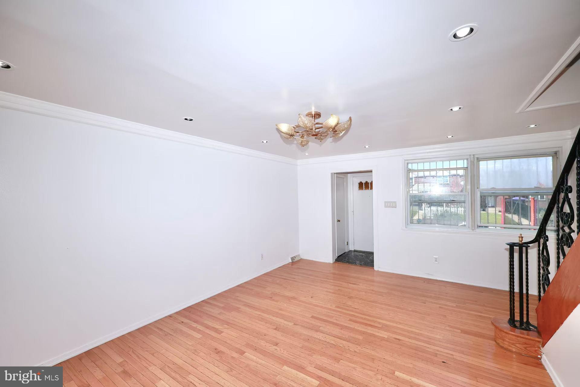 OXFORD CIRCLE - Residential