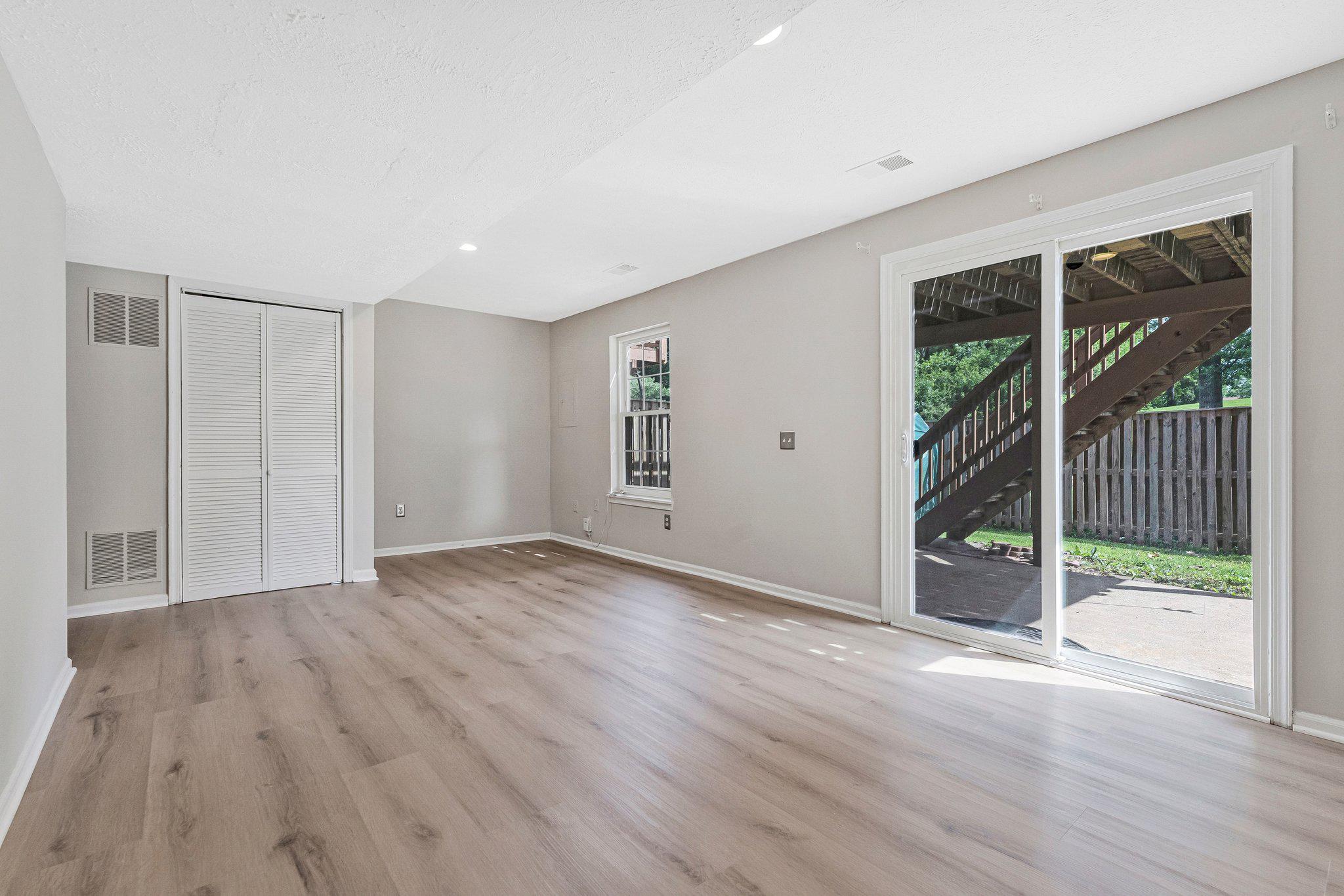 LONDON TOWN WEST - Residential