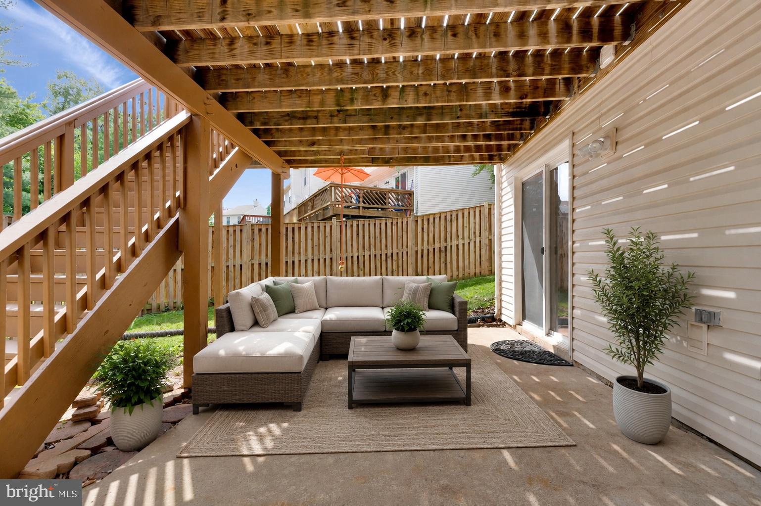 LONDON TOWN WEST - Residential