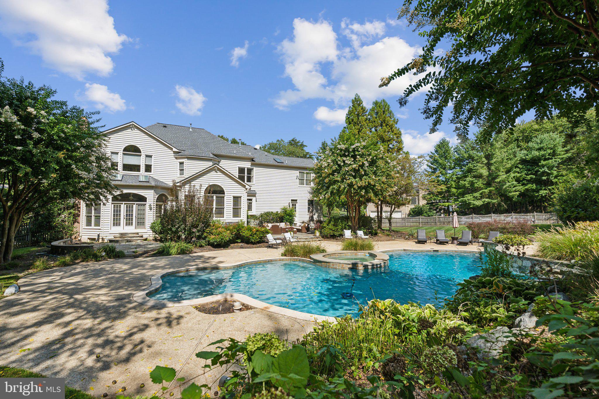 LAKEWOOD ESTATES - Residential