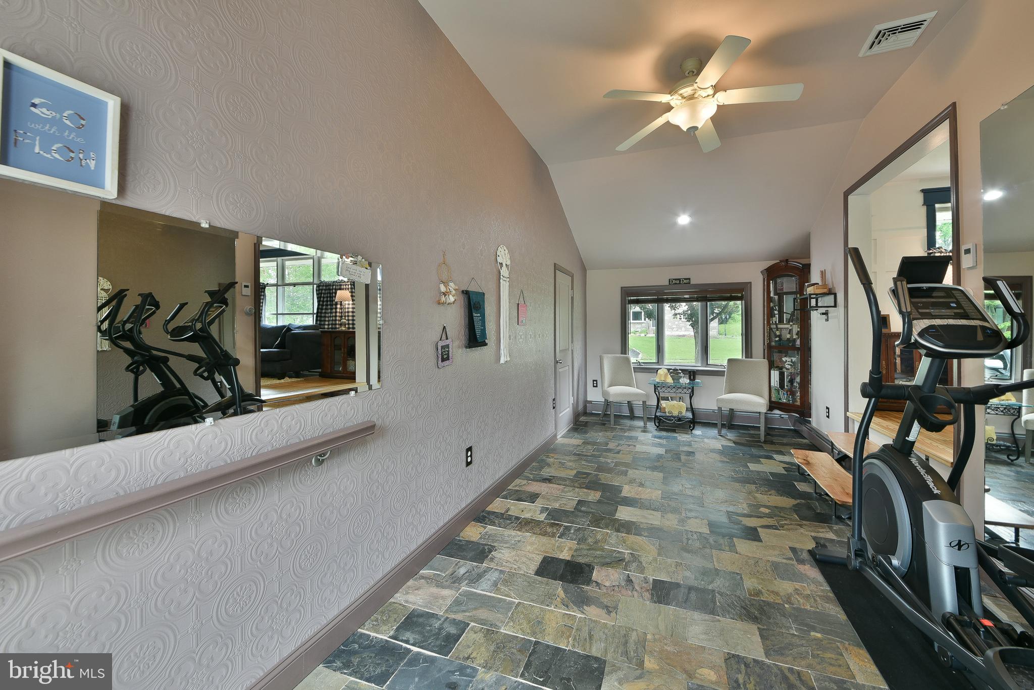 DAWSON MANOR - Residential