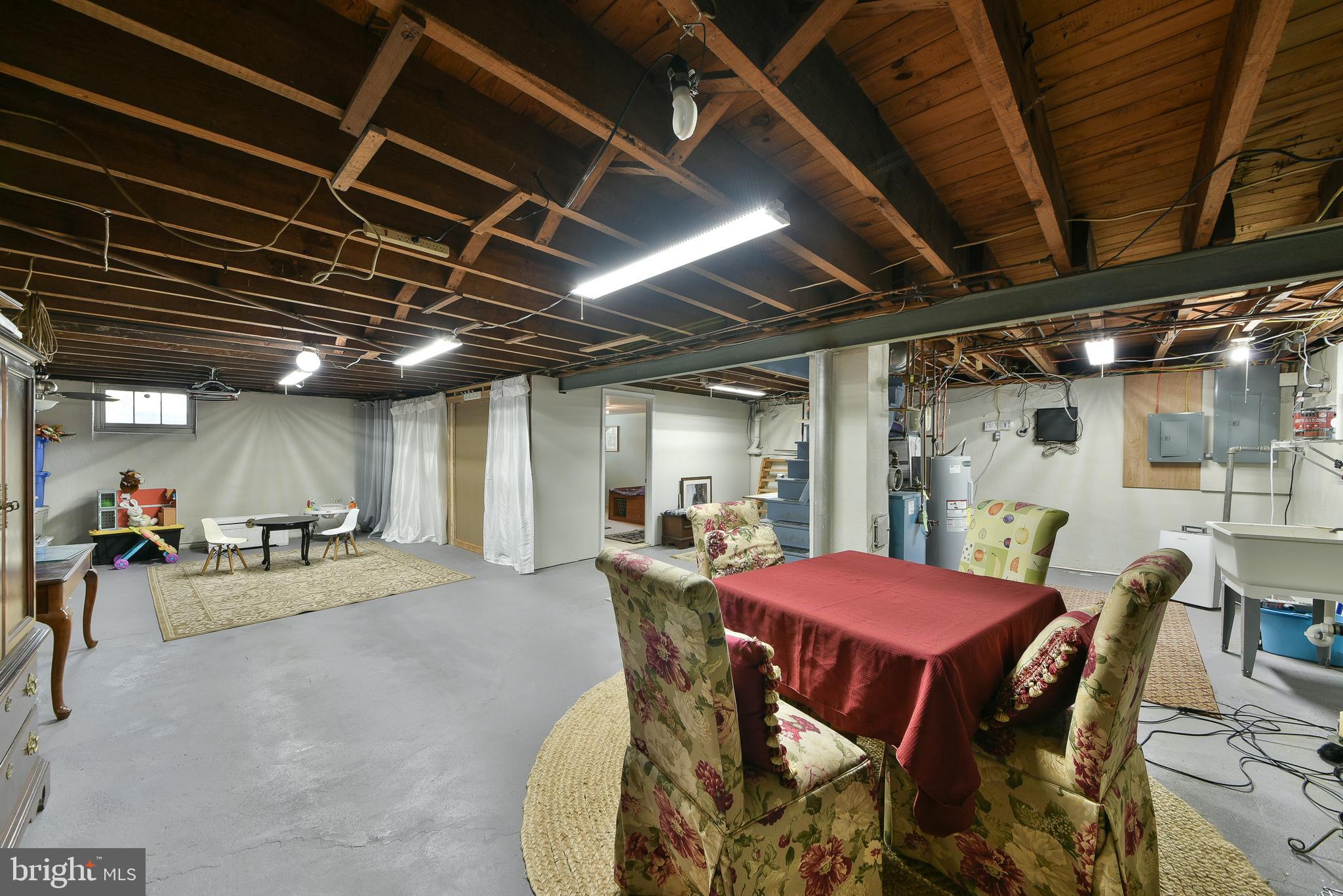 DAWSON MANOR - Residential