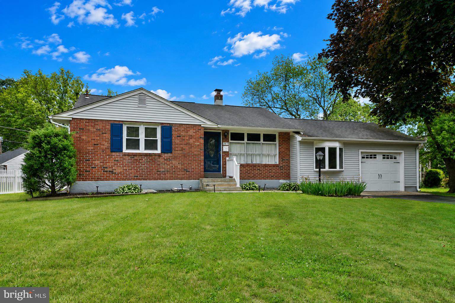 DAWSON MANOR - Residential