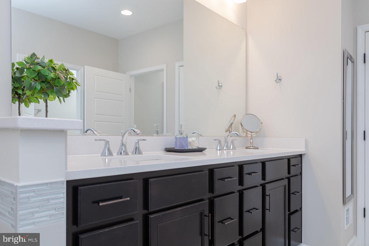 PRESTON LAKE - Residential