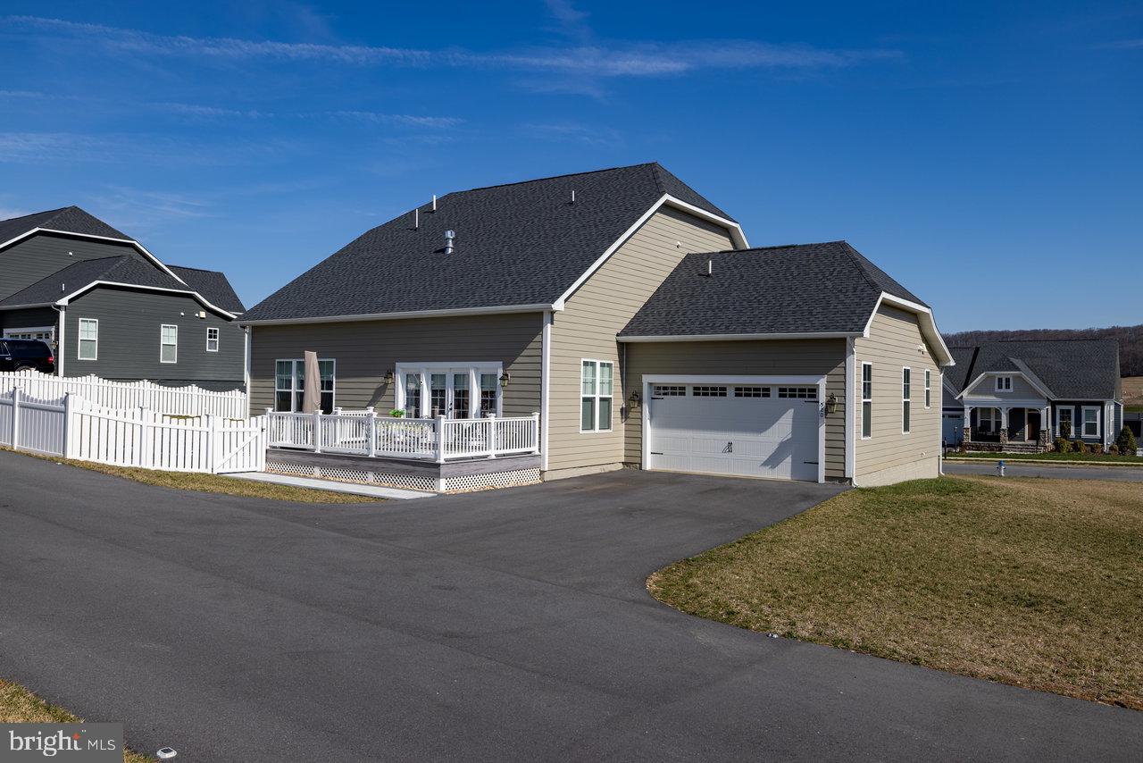 PRESTON LAKE - Residential