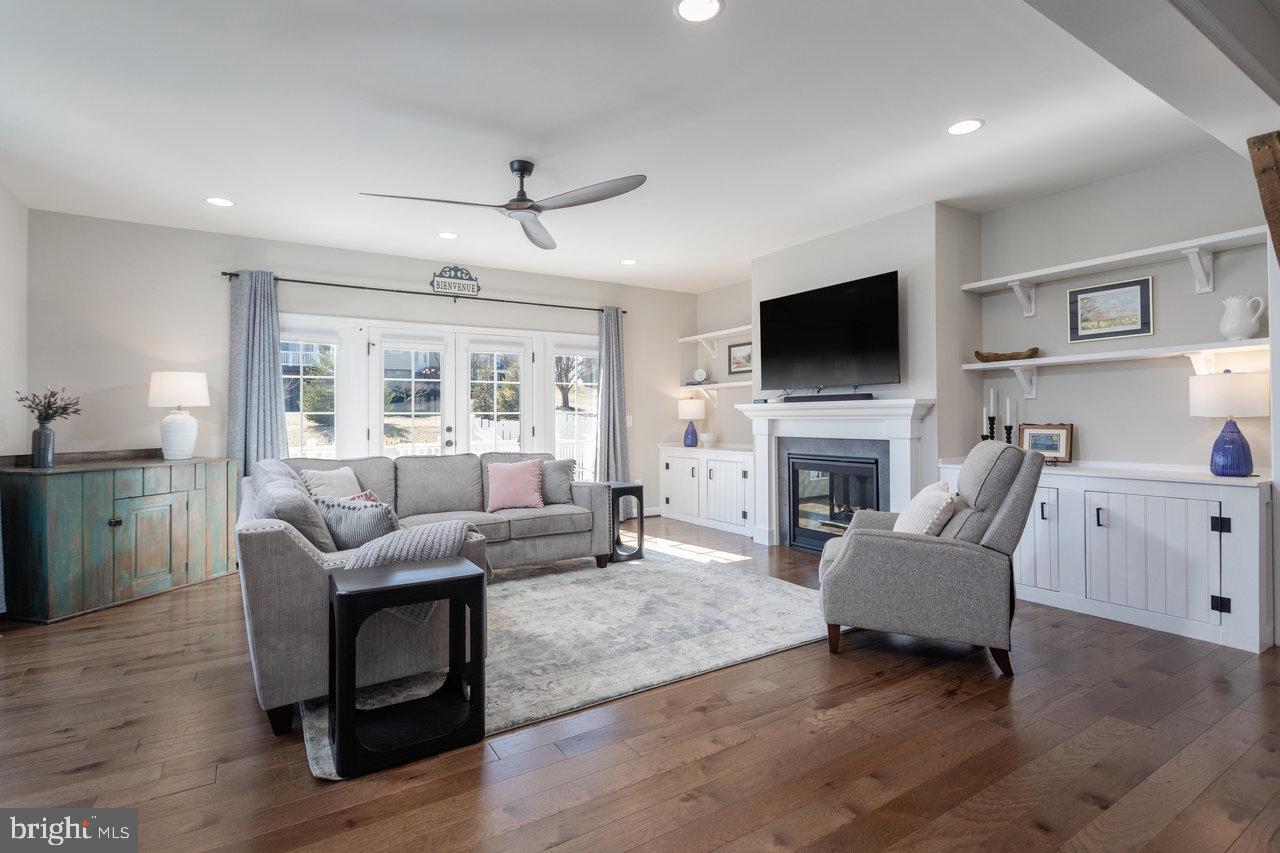 PRESTON LAKE - Residential