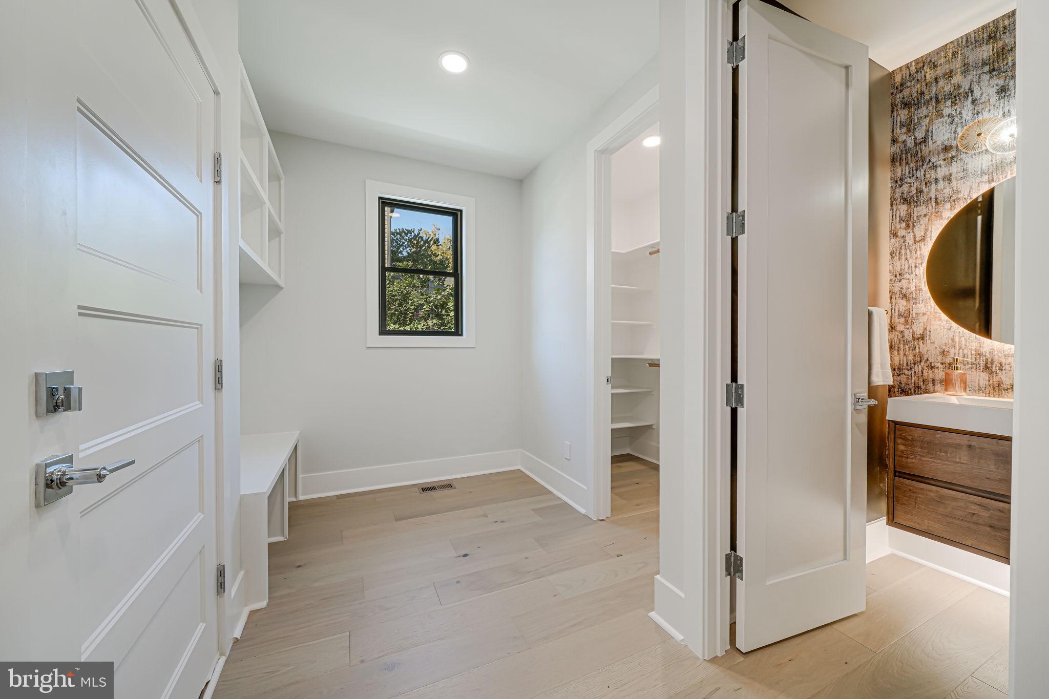 BROYHILL HEIGHTS - Residential