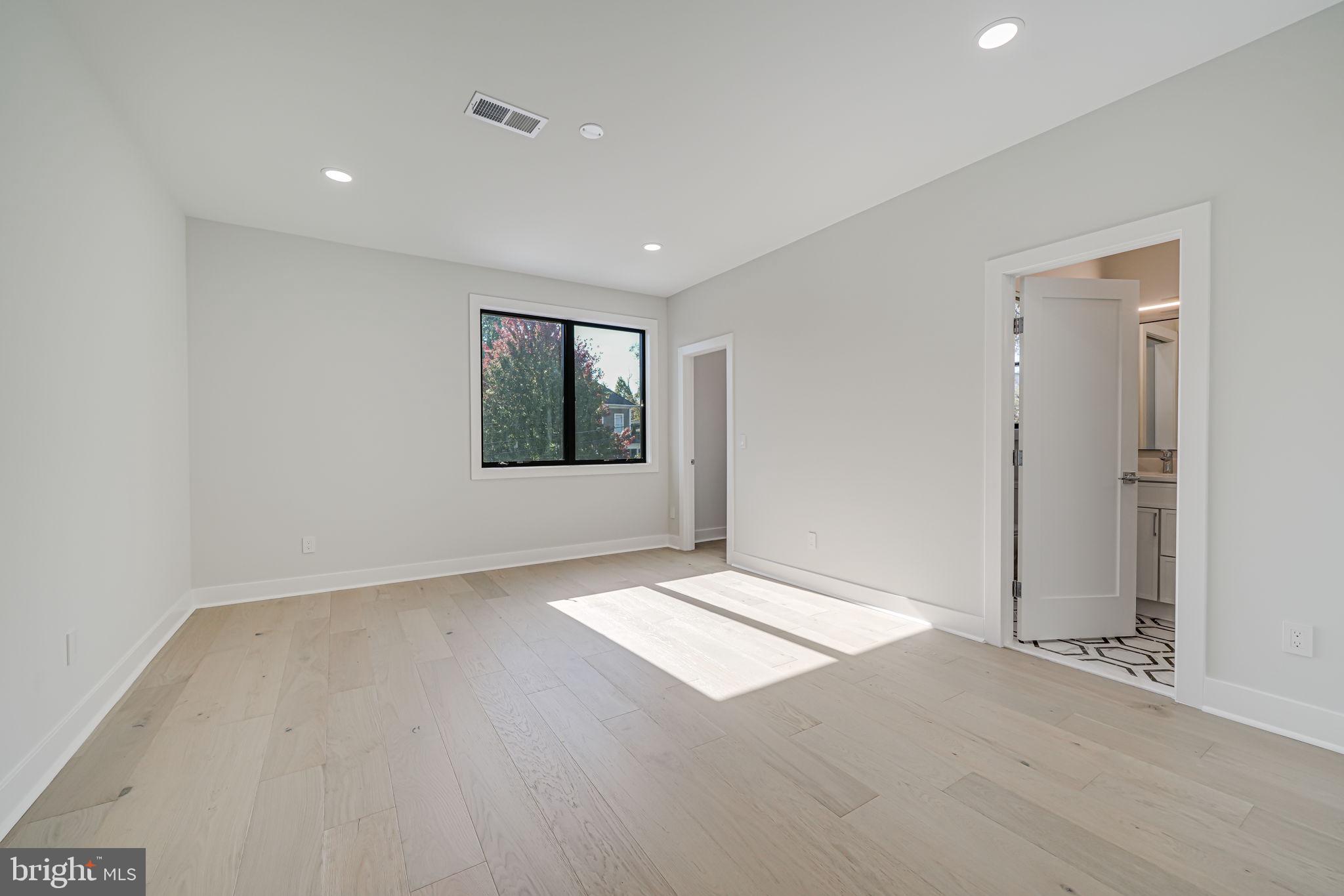 BROYHILL HEIGHTS - Residential
