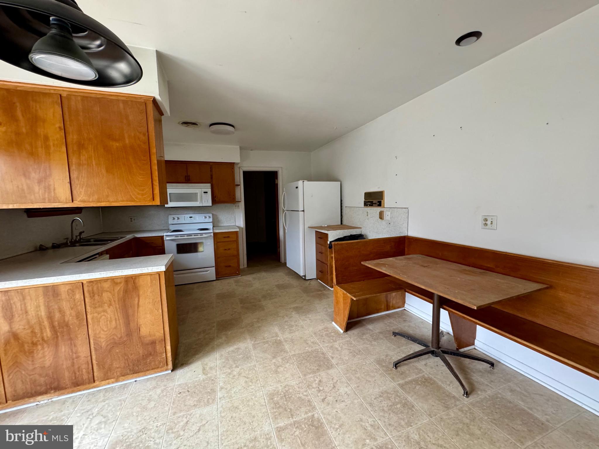 LAKEWOOD HILLS - Residential