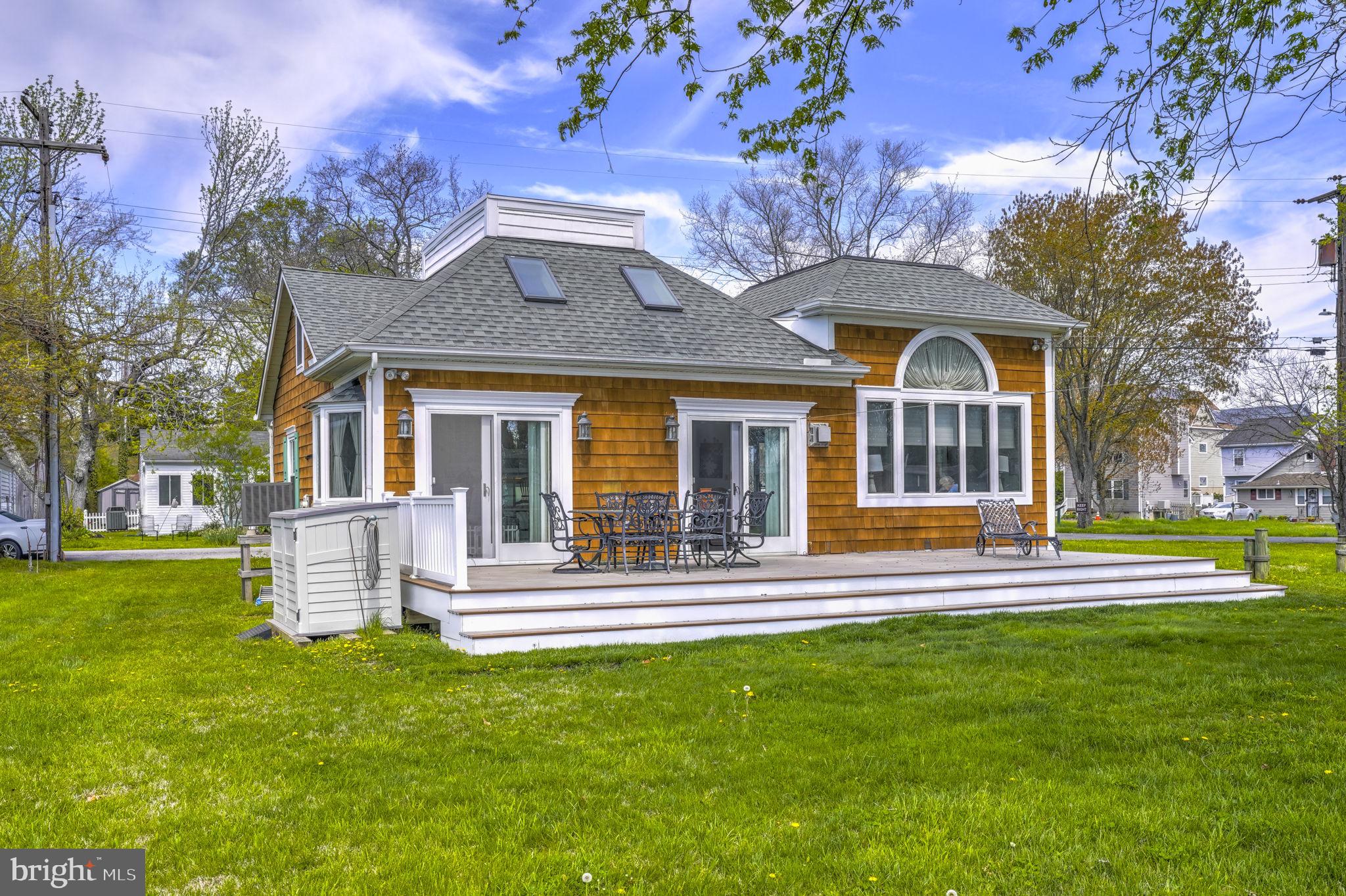COLUMBIA BEACH - Residential