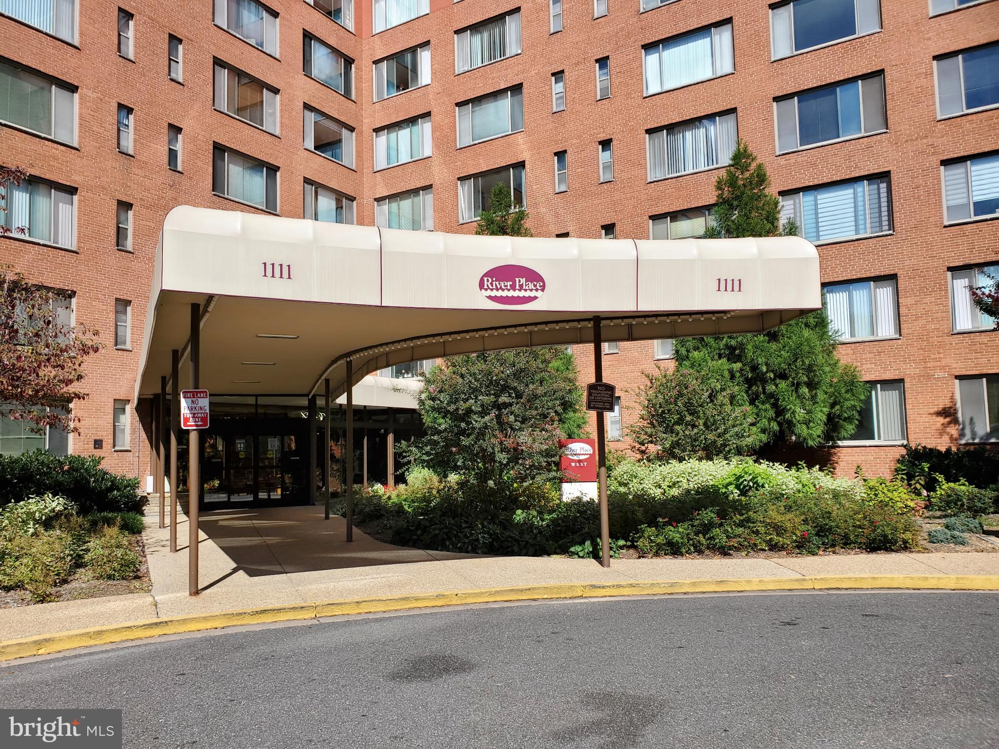 RIVER PLACE WEST - Residential