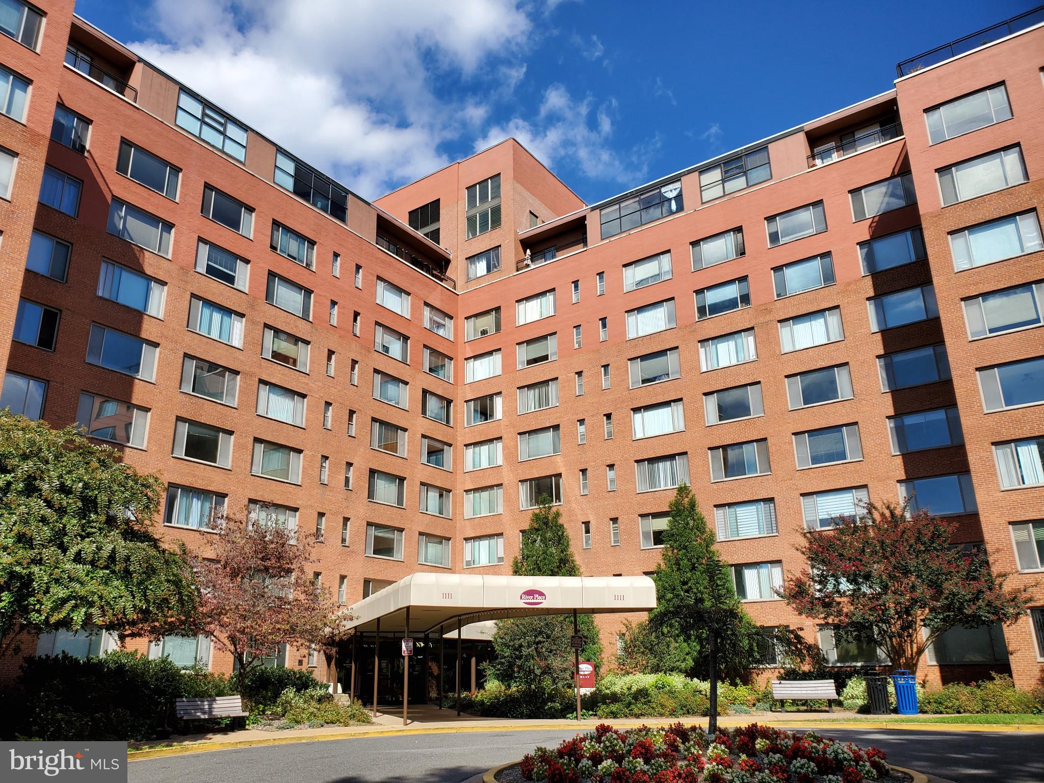 RIVER PLACE WEST - Residential