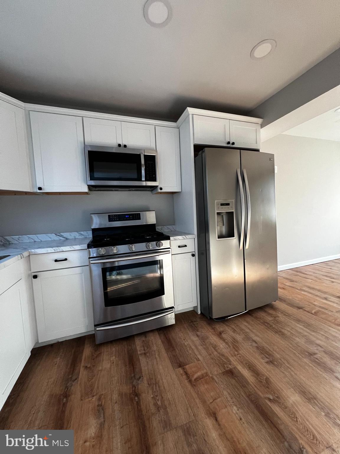 IVERSON SQUARE CONDOMINIUM - Residential