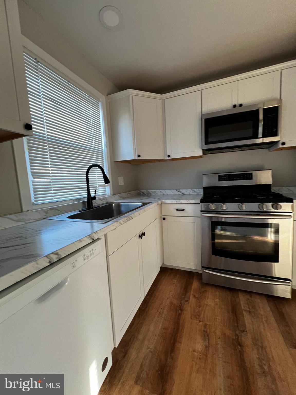 IVERSON SQUARE CONDOMINIUM - Residential