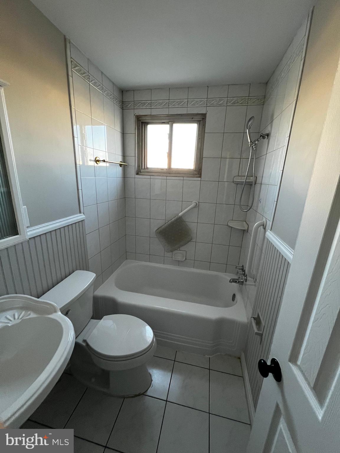 IVERSON SQUARE CONDOMINIUM - Residential