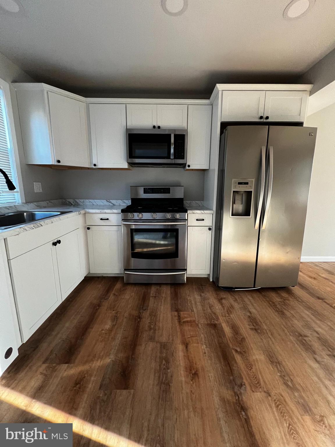 IVERSON SQUARE CONDOMINIUM - Residential