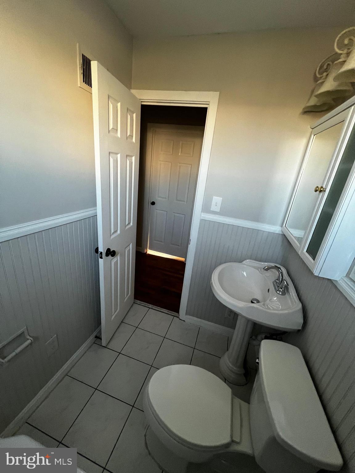 IVERSON SQUARE CONDOMINIUM - Residential