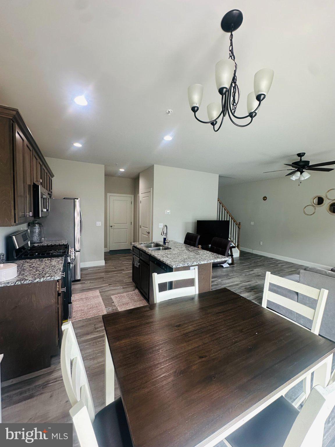 WOODLAND HILLS - Residential