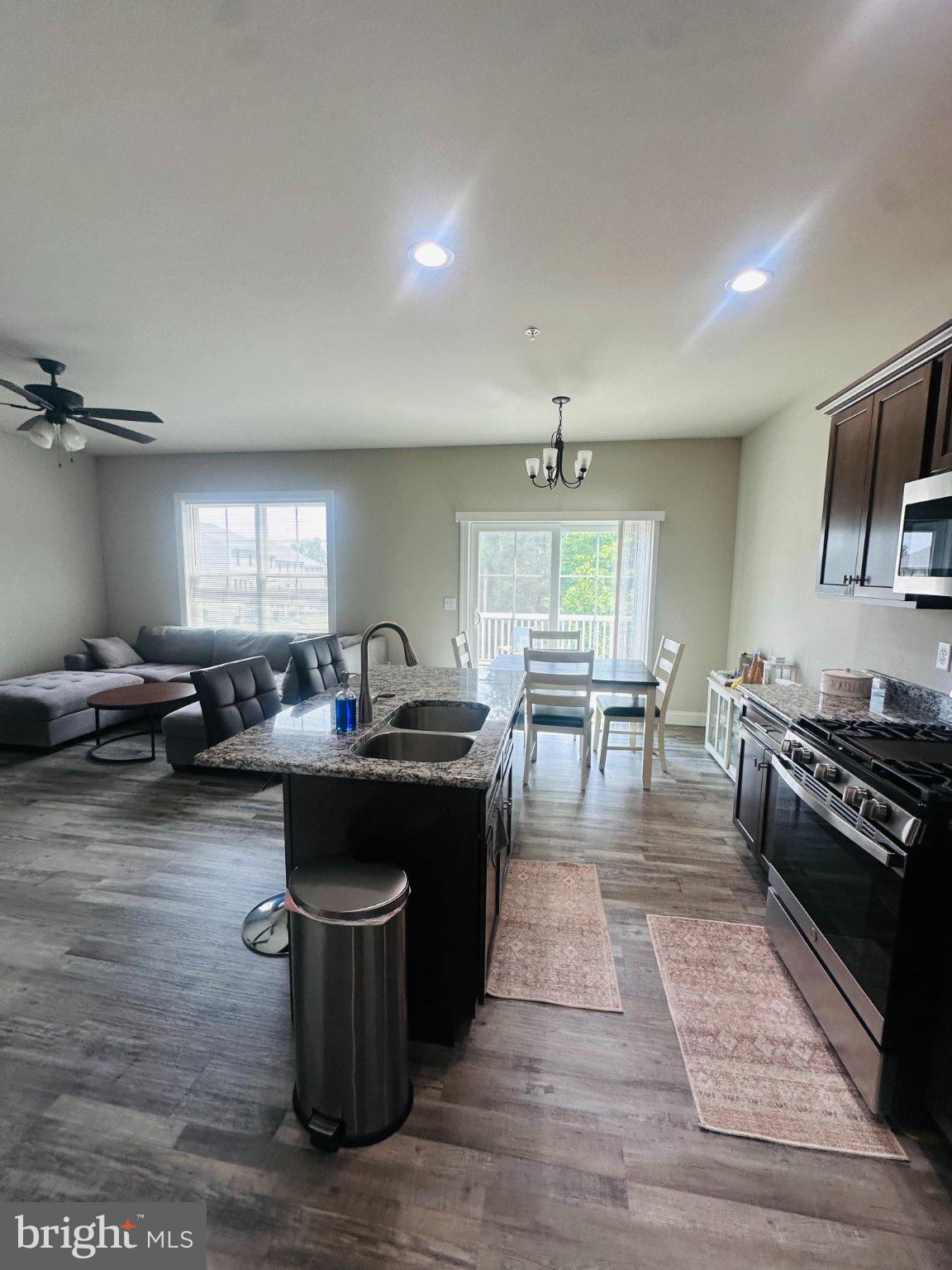 WOODLAND HILLS - Residential