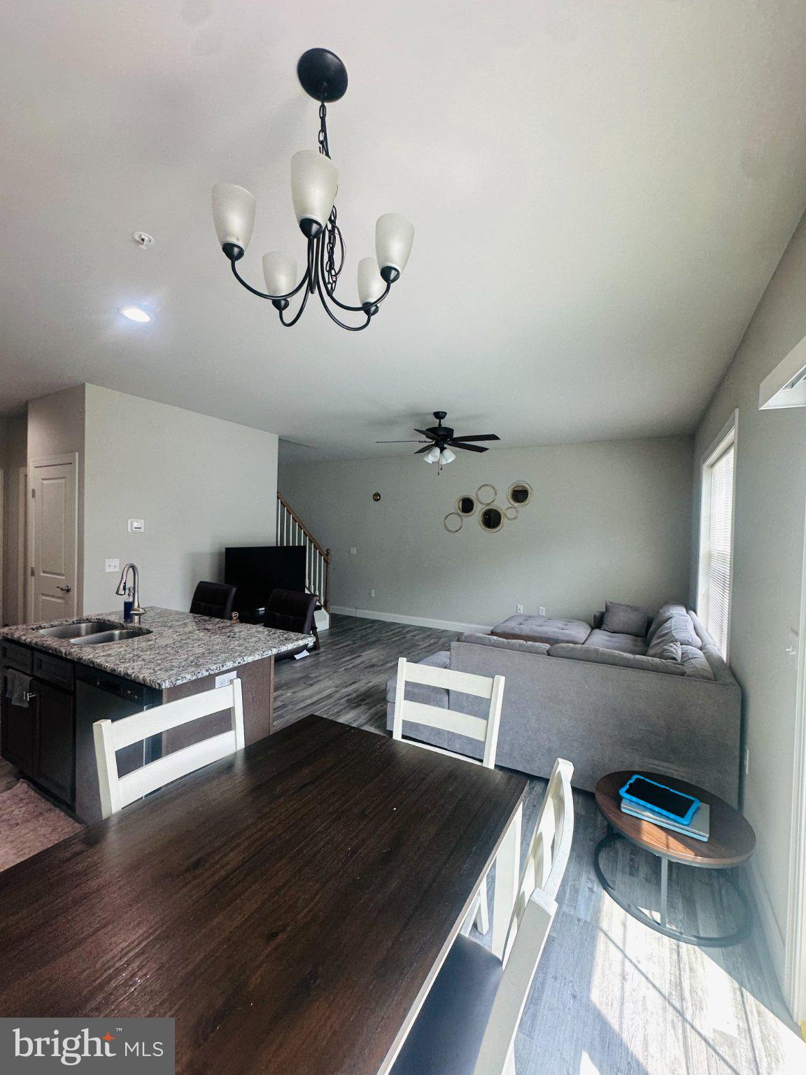 WOODLAND HILLS - Residential