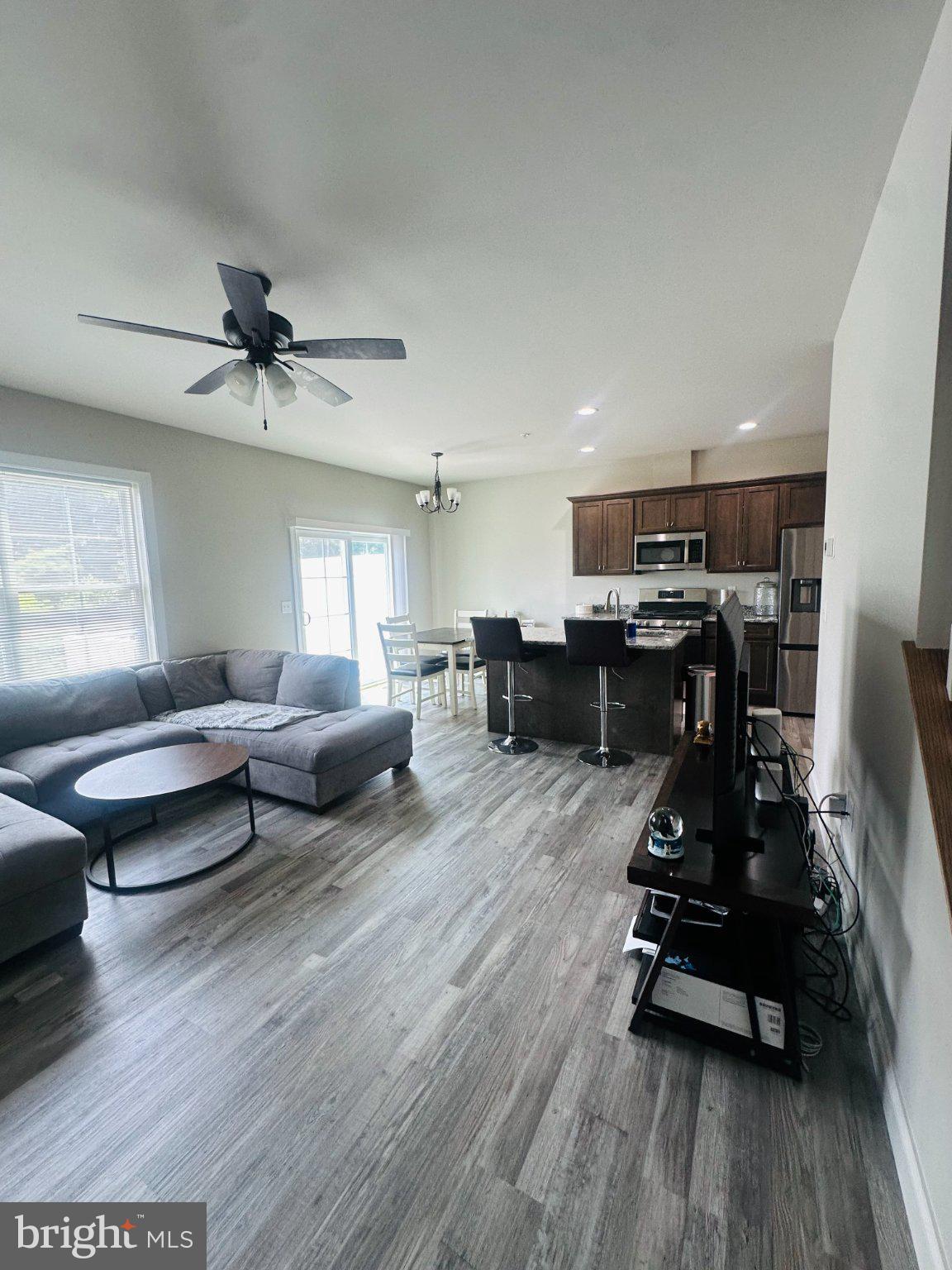 WOODLAND HILLS - Residential