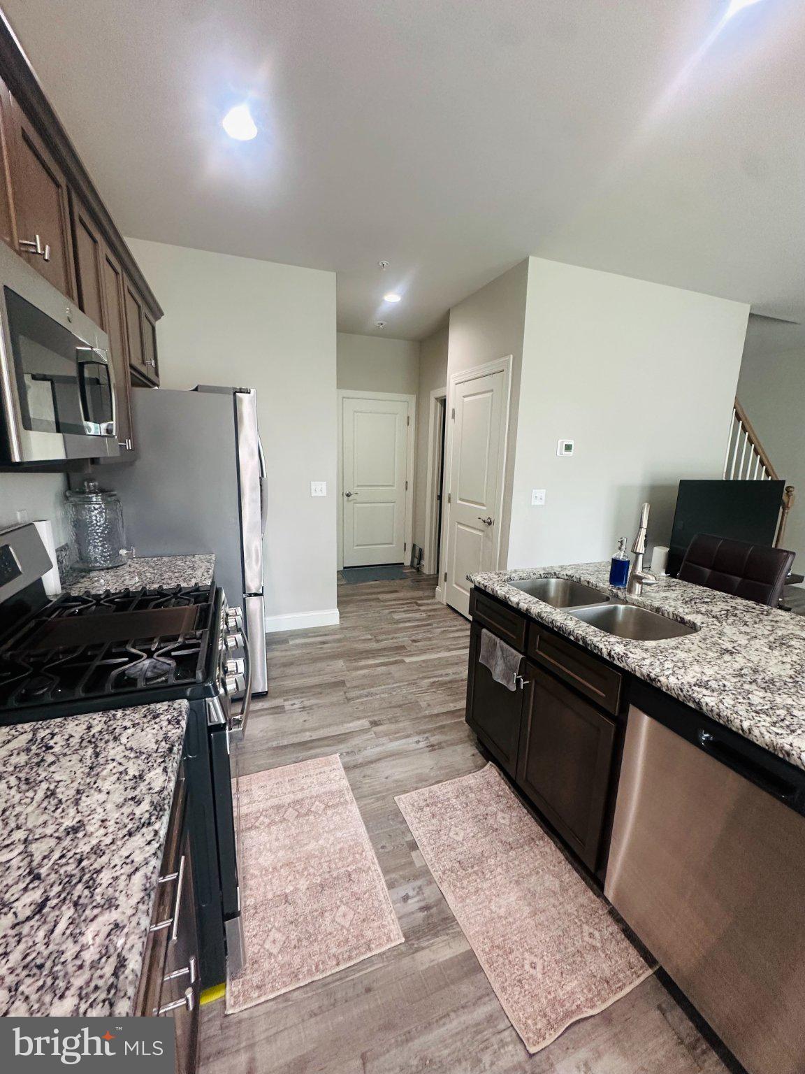 WOODLAND HILLS - Residential
