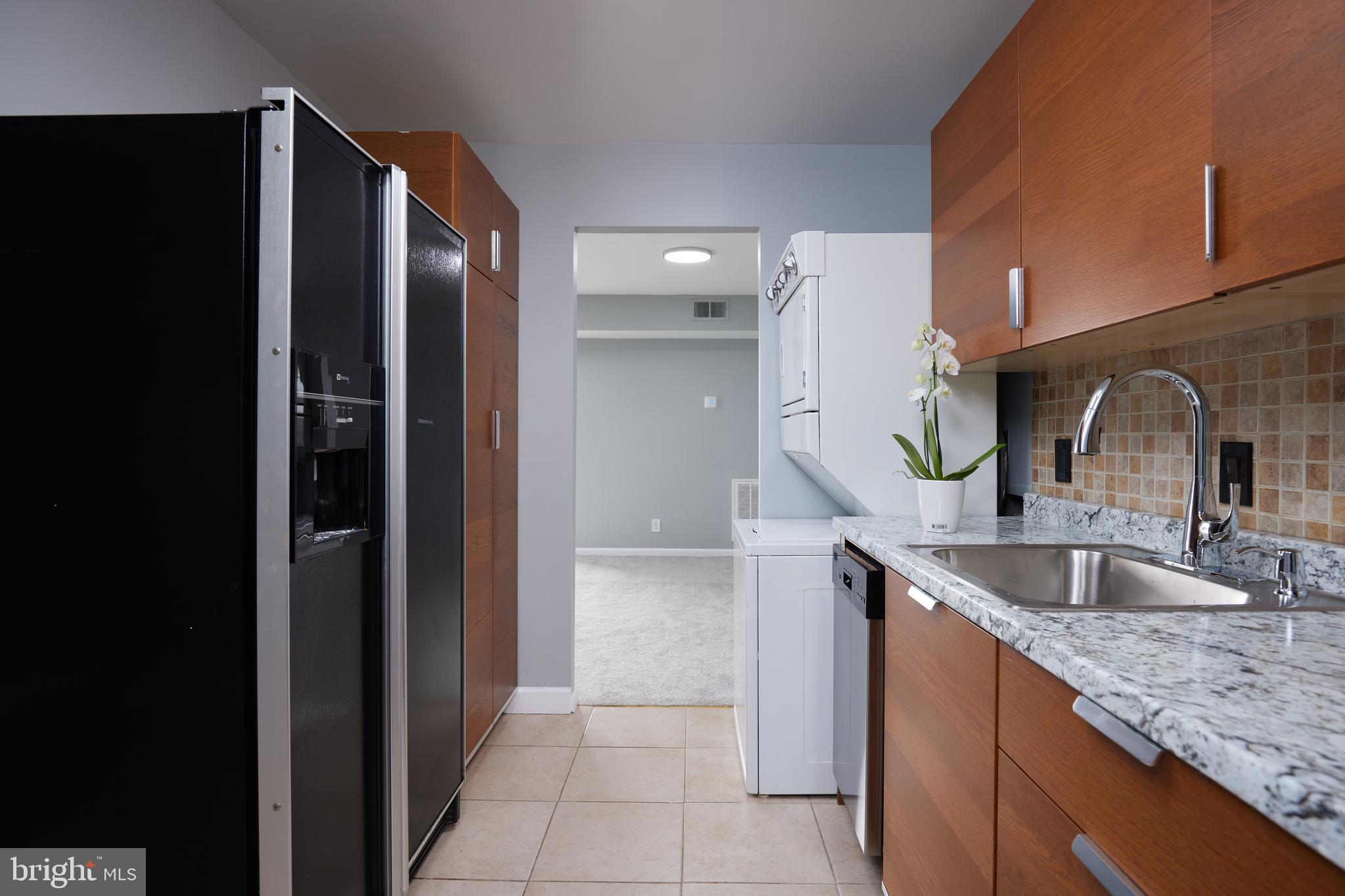COLUMBIA TOWERS - Residential